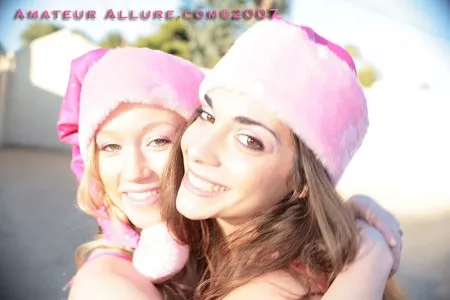 Похотливая развратница Lailani Allure и ее подружка орально атакуют твердый член