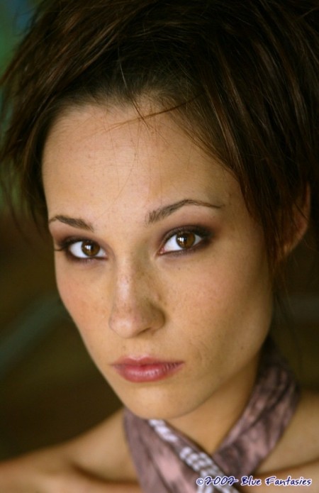 Сексуальная Elle Williams позирует в чем мать родила